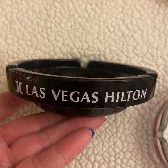 5 COLLECTIBLE Vintage Casino ashtrays from the 1970s to 90s - Picture 7 of 9